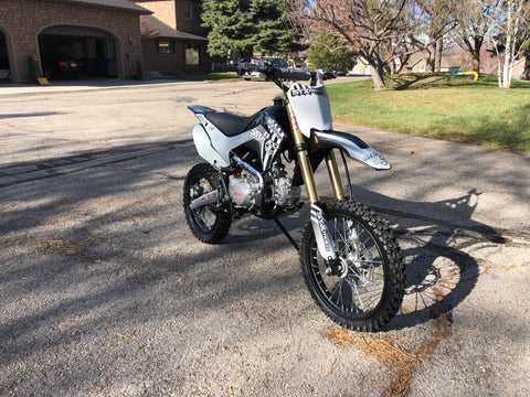 Image of KICKIN SYX 125 Dirt Bike Manual 125cc 4-Stroke Pit Bike